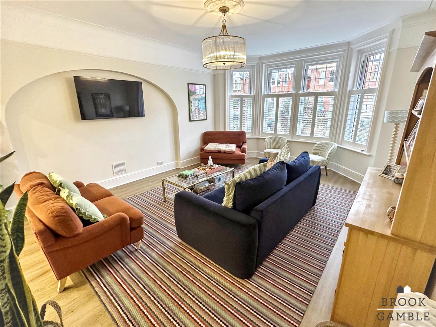 3 Bedroom Flat - Garden. Arlington Road in Eastbourne,  5